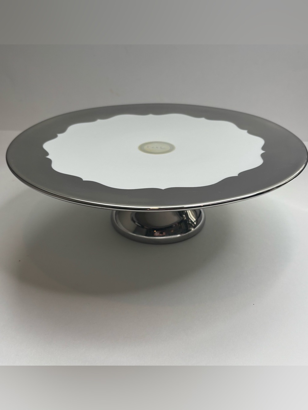 Nicole Miller Home Silver Metallic Hammered Pedestal Cake Stand – Porcelain